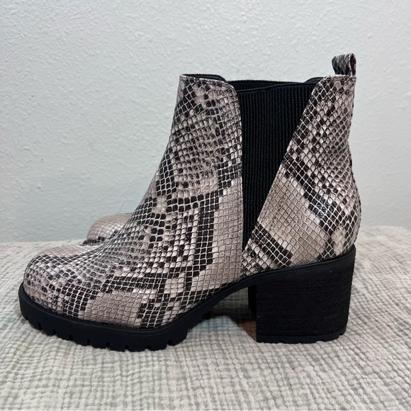 MIA Jody Snakeskin Lug Sole Booties size 8 Women’s Brand New- No Box - Picture 2 of 13